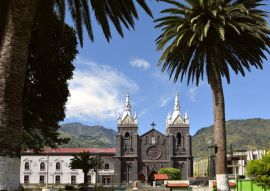 Lais Puzzle - Kirche der Jungfrau des Heiligen Wassers (Nuestra Señora del Agua Santa), Baños de Agua Santa, Ecuador - 100, 200, 500 & 1.000 Teile
