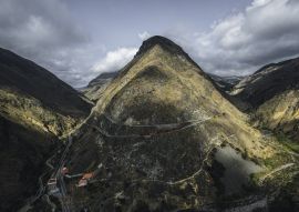 Lais Puzzle - Roter Zug in Berglandschaft, Ecuador - 100, 200, 500 & 1.000 Teile