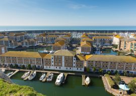 Lais Puzzle - Brighton Yachthafen mit Häusern, Booten und Yachten an einem schönen Tag in East Sussex England - 100, 200, 500 & 1.000 Teile