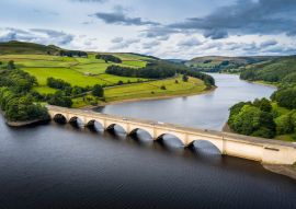 Lais Puzzle - Ladybower Reservoir Ashopton Viadukt in Richtung Derwent Peak District Luftaufnahme, England - 100, 200, 500 & 1.000 Teile