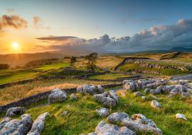 Lais Puzzle - Dramatischer Sonnenuntergang über schöner Landschaft bei den Winskill Stones, England - 100, 200, 500 & 1.000 Teile