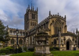 Lais Puzzle - Ein Panoramablick auf die St. Mary's Church in Melton Mowbray, Leicestershire, England im Sommer - 100, 200, 500 & 1.000 Teile