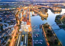 Lais Puzzle - Blick auf die Stadt Düsseldorf, Deutschland. - 100, 200, 500 & 1.000 Teile