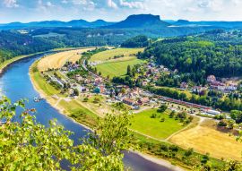 Lais Puzzle - Blick auf Rathen, Deutschland, von der Basteibrücke aus. - 100, 200, 500 & 1.000 Teile
