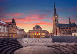 Lais Puzzle - Ansicht des Chemnitzer Opernhauses und der St. Petri Kirche, Deutschland. - 100, 200, 500 & 1.000 Teile