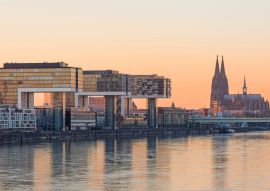Lais Puzzle - Blick auf Kranhäuser und Dom bei Sonnenuntergang, Deutschland. - 100, 200, 500 & 1.000 Teile