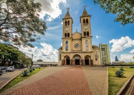 Lais Puzzle - Nossa Senhora Aparecida Kirche in der Stadt Astorga in Paraná Brasilien - 100, 200, 500 & 1.000 Teile
