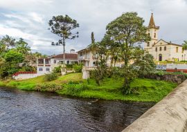 Lais Puzzle - Landschaftsausschnitt der historischen Stadt Morretes in Paraná, Südbrasilien - 100, 200, 500 & 1.000 Teile