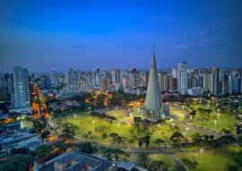 Lais Puzzle - Luftaufnahme von Maringá, Kathedrale und Stadtzentrum. Mehrere Gebäude. Paraná, Brasilien - 100, 200, 500 & 1.000 Teile