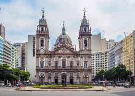 Lais Puzzle - Die Candelaria Kirche ist eine historische römisch-katholische Kirche im Zentrum von Rio de Janeiro, Brasilien. - 100, 200, 500 & 1.000 Teile