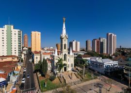 Lais Puzzle - Stadt Uberaba, Kathedrale des Heiligsten Herzens Jesu, Minas Gerais, Brasilien. Luftaufnahme - 100, 200, 500 & 1.000 Teile