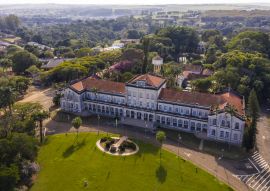 Lais Puzzle - ESALQ, Öffentliche Landwirtschaftsschule von oben gesehen in Piracicaba, São Paulo, Brasilien - 100, 200, 500 & 1.000 Teile