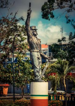 Lais Puzzle - Statue von Francisco Xavier da Veiga Cabral "Cabralzinho", Brasilien - 100, 200, 500 & 1.000 Teile