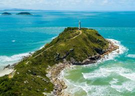 Lais Puzzle - Ilha do Mel - Paraná. Luftaufnahme des Conchas-Leuchtturms, Brasilien - 100, 200, 500 & 1.000 Teile