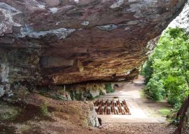 Lais Puzzle - Höhle mit Kapelle im Inneren. Höhle Terceira Légua - Caxias do Sul - Rio Grande do Sul - Brasilien - 100, 200, 500 & 1.000 Teile