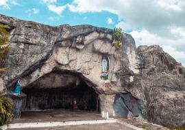 Lais Puzzle - Gruta de Lourdes - Religiöses Denkmal in der Stadt São José de Ribamar, Maranhão, Brasilien - 100, 200, 500 & 1.000 Teile