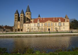 Lais Puzzle - Saone et Loire, die malerische Stadt Paray le Monial, Frankreich - 100, 200, 500 & 1.000 Teile