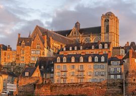 Lais Puzzle - Historisches Stadtzentrum von Le Mans vom Sarthe-Kai aus gesehen, Frankreich - 100, 200, 500 & 1.000 Teile