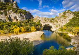 Lais Puzzle - Natürlicher Bogen über den Fluss am Pont d'Arc in Ardeche, Frankreich - 100, 200, 500 & 1.000 Teile
