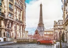 Lais Puzzle - Der Eiffelturm in Paris von einer kleinen Straße aus mit einem roten 2cv-Oldtimer, Frankreich - 100, 200, 500 & 1.000 Teile