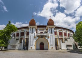 Lais Puzzle - Frontalansicht der Stierkampfarena in Dax im Südwesten Frankreichs, Landes, Nouvelle Aquitaine - 100, 200, 500 & 1.000 Teile