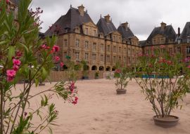 Lais Puzzle - Strand Place Ducale im Sommer in Charleville Mezieres, Franrkeich - 100, 200, 500 & 1.000 Teile