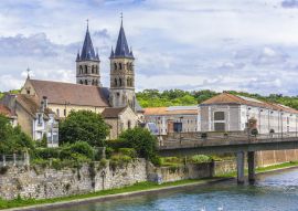 Lais Puzzle - Stiftskirche Notre-Dame (gegründet zwischen 1016 und 1031) in Melun, Frankreich - 100, 200, 500 & 1.000 Teile
