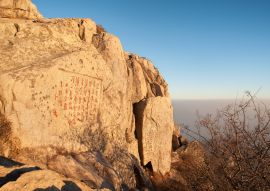 Lais Puzzle - Antike Felseninschrift auf dem Gipfel des Mount Tai, China - 100, 200, 500 & 1.000 Teile