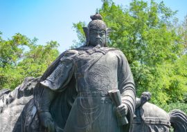 Lais Puzzle - Statue des Yue Fei in Wuhan, China - 100, 200, 500 & 1.000 Teile