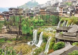 Lais Puzzle - Furong Ancient Town (Hibiskus-Stadt) mit dem großen Wasserfall in Xiangxi-Hunan, China - 100, 200, 500 & 1.000 Teile