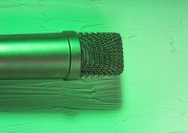 Lais Puzzle - Mikrofon in grünem Licht - 100, 200, 500 & 1.000 Teile