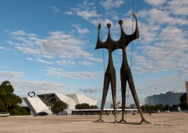 Lais Puzzle - Skulptur von zwei Kriegern in Brasilia, Brasilien - 100, 200, 500 & 1.000 Teile