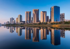 Lais Puzzle - Moderne Gebäude Reflexion in Pinheiros Fluss in Sao Paulo Stadt, Brasilien - 100, 200, 500 & 1.000 Teile