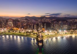 Lais Puzzle - Praia do Canto iluminada no início da noite. Vitória, Espírito Santo, Brasilien - 100, 200, 500 & 1.000 Teile