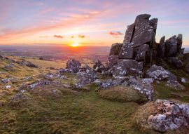 Lais Puzzle - Sourton Tor bei Sonnenuntergang Dartmoor National Park Devon, England - 100, 200, 500 & 1.000 Teile