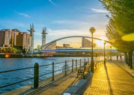 Lais Puzzle - Blick auf eine Fußgängerbrücke in den Salford Quays in Manchester, England - 100, 200, 500 & 1.000 Teile