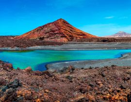 Lais Puzzle - Vulkanische Natur im Timanfaya-Nationalpark nahe der Seeküste in Lanzarote, Kanarische Inseln, Spanien - 40 Teile