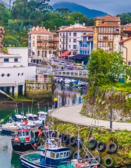 Lais Puzzle - Llanes, ein schönes und lebhaftes Fischerdorf am Kantabrischen Meer, Fürstentum Asturien, Nordwestspanien - 40 Teile