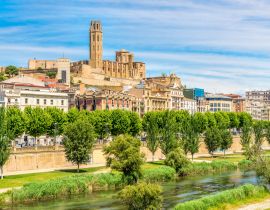 Lais Puzzle - Blick auf die alte Kathedrale Seu Vella mit Segre Fluss in Lleida, Katalonien, Spanien - 40 Teile
