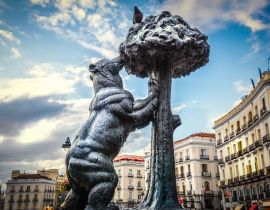 Lais Puzzle - Bären- und Erdbeerbaumstatue in Puerta del Sol in Madrid - 40 Teile