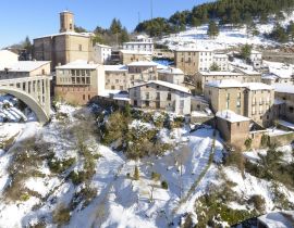 Lais Puzzle - Ortigosa de Cameros an einem verschneiten Tag, La Rioja, Spanien - 40 Teile