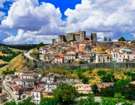 Lais Puzzle - Schöne mittelalterliche Dörfer (Borgo) Italiens - malerische Melfi in der Basilikata - 40 Teile