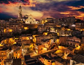 Lais Puzzle - Matera, Basilikata, Italien: Landschaft der Altstadt in der Abenddämmerung unter einem dramatischen Himmel - 40 Teile