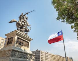 Lais Puzzle - Generalstatue von Bernardo O'Higgins am Bulnes Square und chilenische Flagge von Bicentenario - Santiago, Chile - 40 Teile