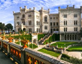 Lais Puzzle - Wunderschönes weißes Schloss über dem Meer - Miramare. Triest, Norditalien - 40 Teile