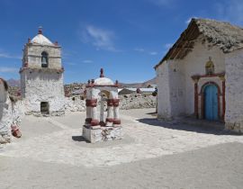 Lais Puzzle - Kirche von Parinacota, winziges Dorf der chilenischen Anden - 40 Teile