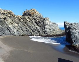 Lais Puzzle - Strand mit Felsen in Cobquecura, Chile - 40 Teile