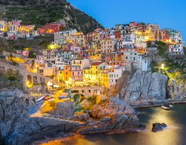 Lais Puzzle - Manarola, Dorf eins von Cinque Terre, in der Nacht in La Spezia, Italien - 40 Teile