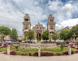 Lais Puzzle - Kathedrale nahe der Plaza De Armas in der Stadt Huaraz, Peru - 40 Teile
