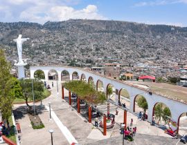 Lais Puzzle - Ansichten über die Stadt Ayacucho vom Mirador de Acuchimay aus. Ayacucho, Peru - 40 Teile